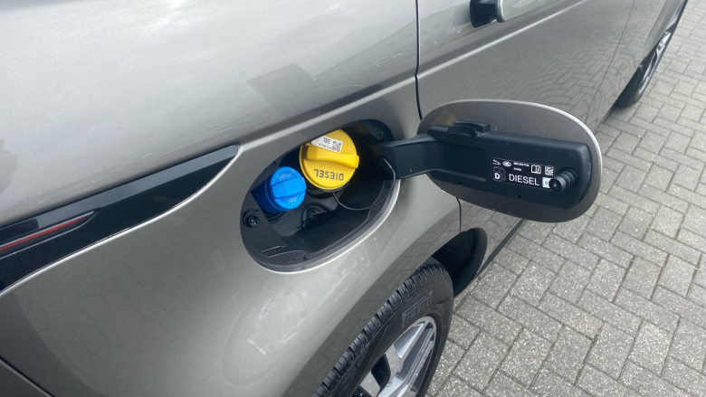 Land Rover Range Rover Evoque 2.0 D200 R-Dynamic HSE 5dr Auto Diesel Hatchback